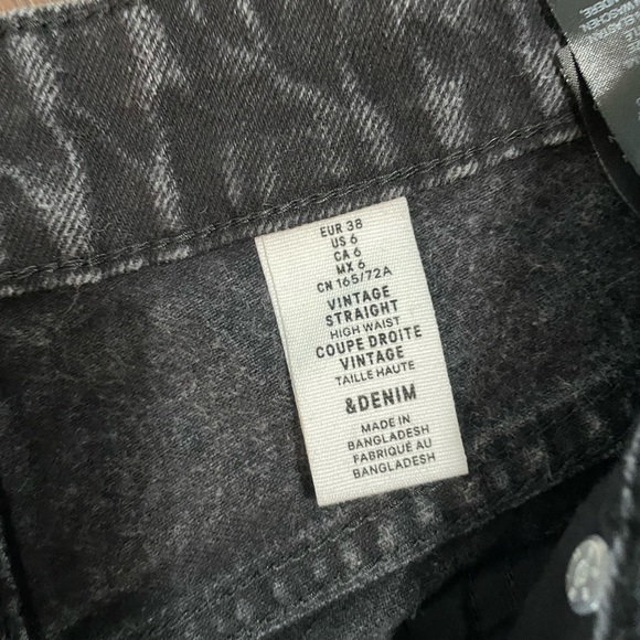 Jeans - Picture 2 of 3